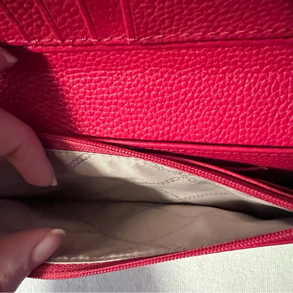♥️EUC♥️ MICHAEL KORS Red Mott Pebble Leather Phone Crossbody Wallet ♥️ So Cute♥️ - Picture 6 of 6